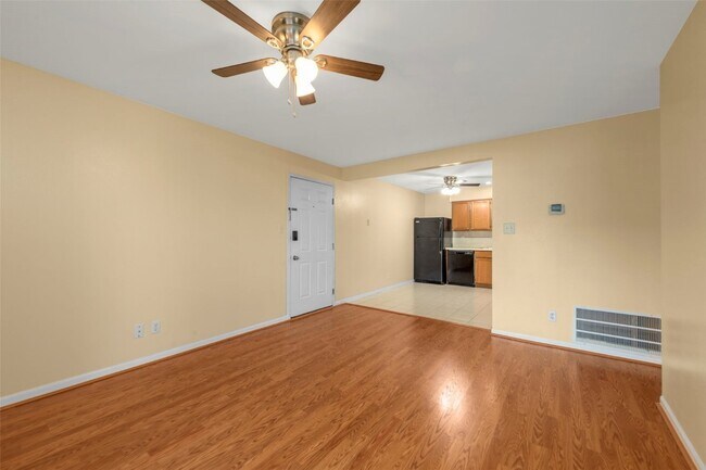 Building Photo - 700 Ridgeside Dr