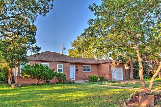 Primary Photo - 3213 26th St