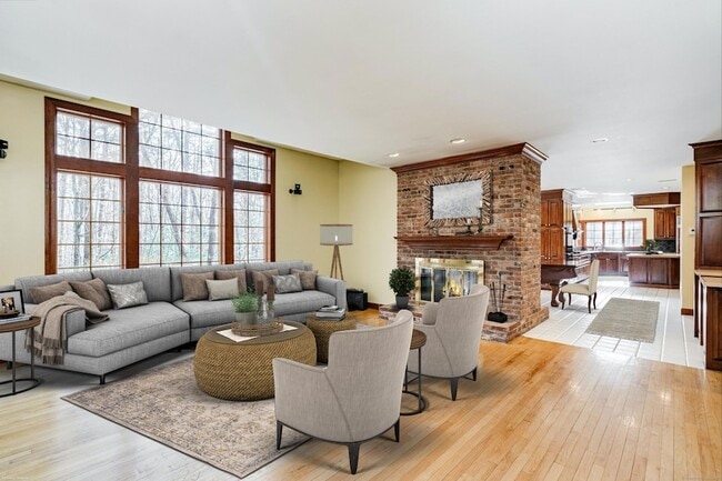 Building Photo - 3 Eton Pl