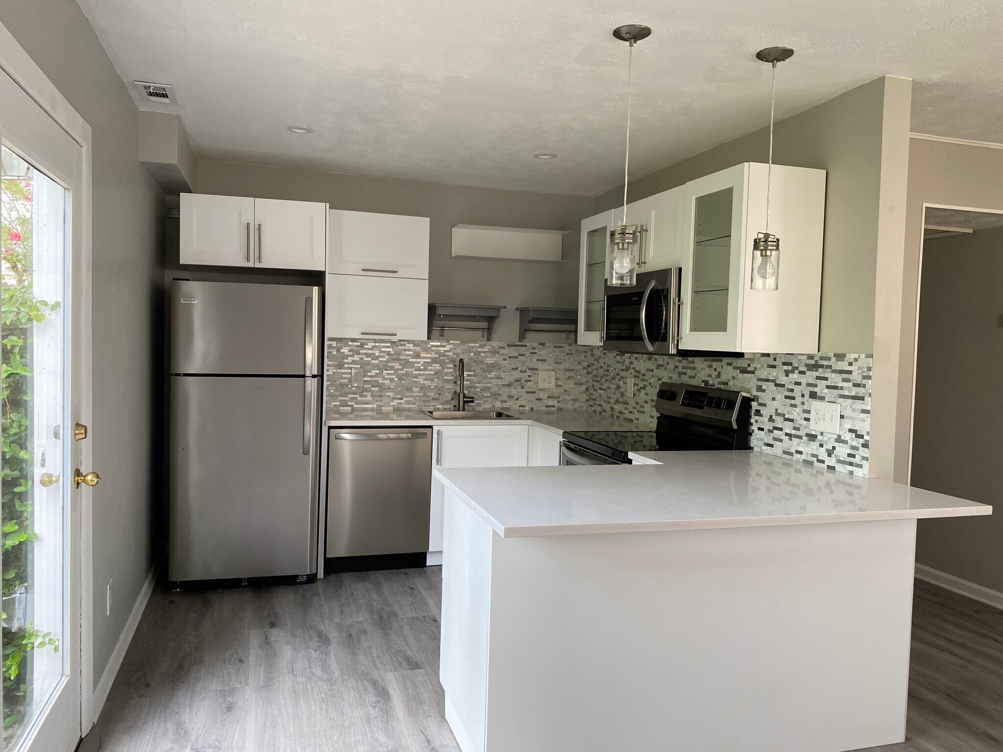 Kitchen - 3221 Herschel Street