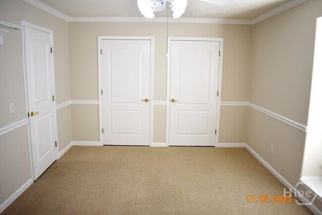 Building Photo - 10 Piper's Pond Ln