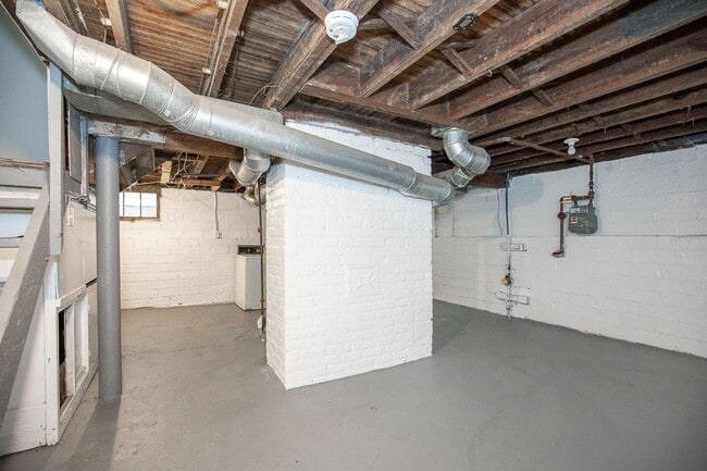 Building Photo - 3-BED, 1 BATH BEAUTIFUL SINGLE- FAMILY HOME IN MAPLE HEIGHTS!