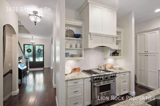 Building Photo - 3632 Rainbow Dr