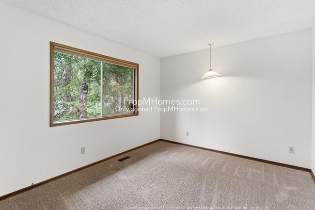 Building Photo - Spacious Elegance: A Four-Bedroom Retreat in the Heart of Palisades!