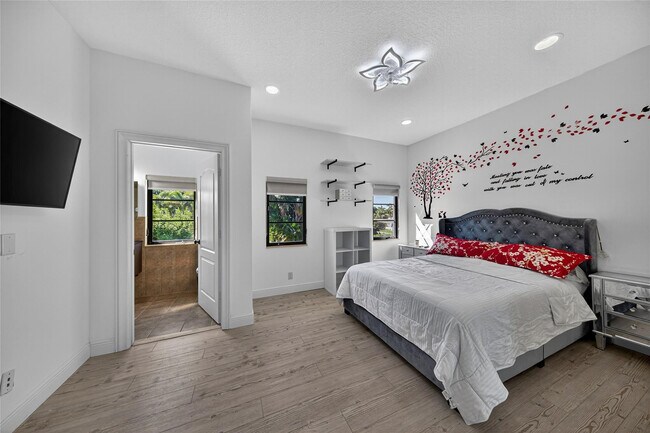 Building Photo - 2211 St