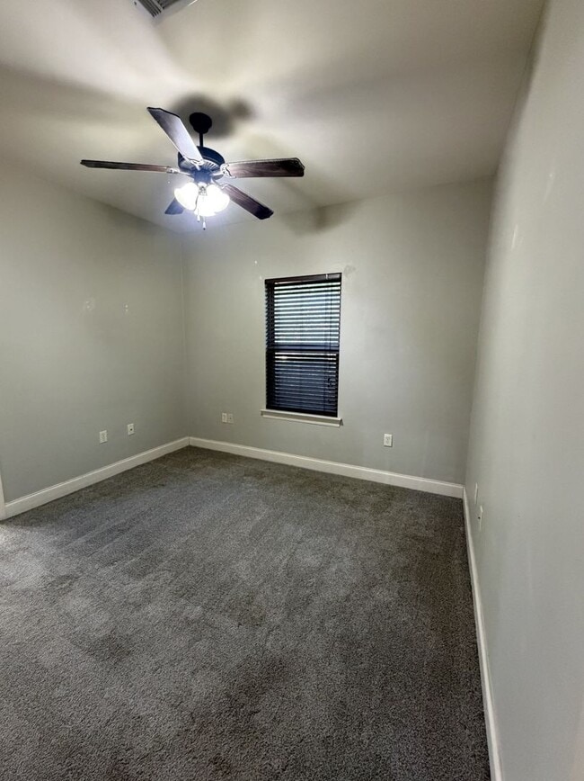 Building Photo - 3705 Azalea Dr