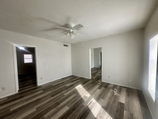 Building Photo - 495 N Phoenix St