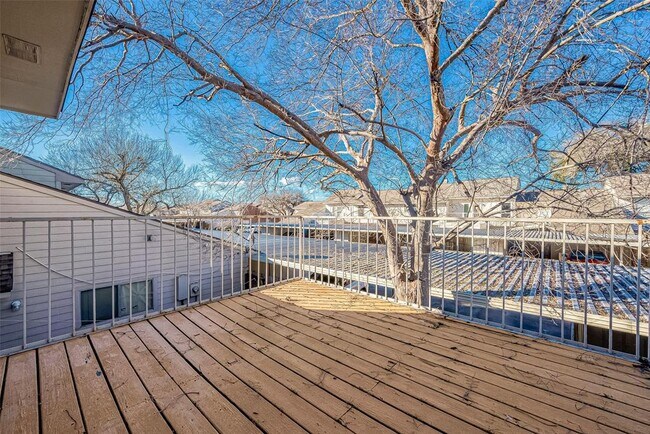 Building Photo - 9393 Westwood Village Dr