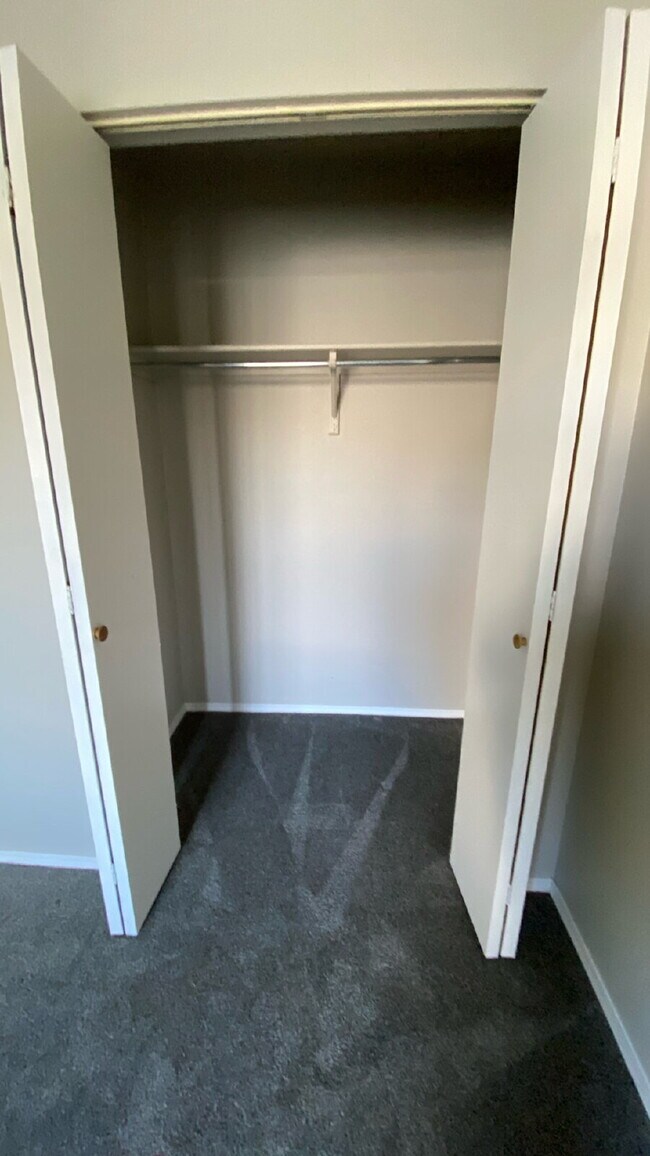 Building Photo - 2 bedroom townhome - Soaring Eagle