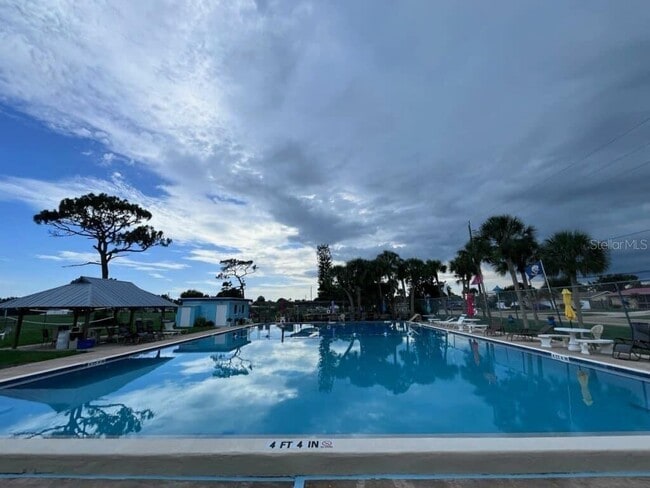 Building Photo - 1640 Saturn Rd