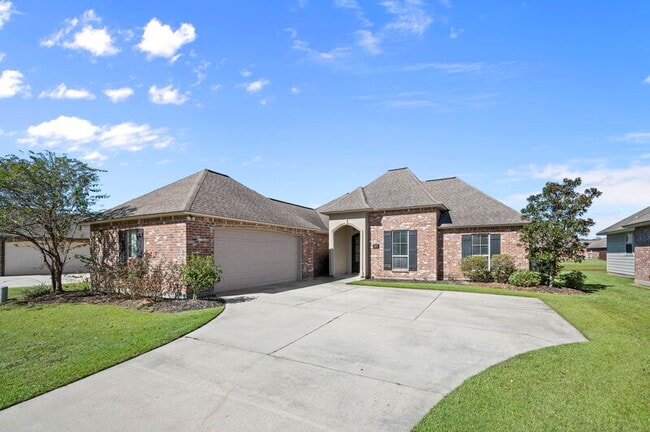 Building Photo - 16923 Bradford Ave