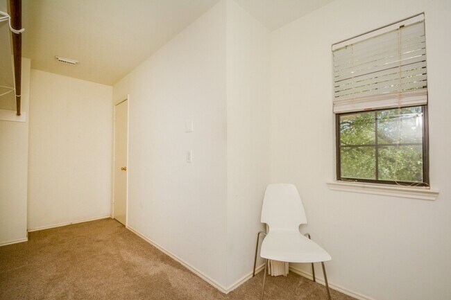 Building Photo - 6835 Lower Arrow Dr