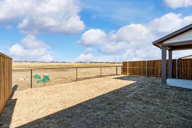 Building Photo - AVAILABLE NOW! CUL-DE-SAC TRIPLEX LOT LOCATED ON 1-ACRE IN MIDLOTHIAN, TX!