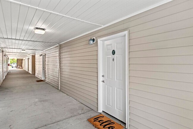 Building Photo - 2820 Bloomfield Ln