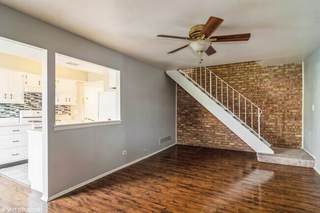 Building Photo - 329 David Ct