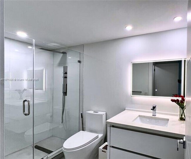 Building Photo - 701 Brickell Key Blvd