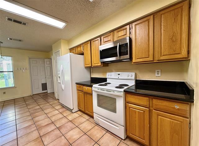 Building Photo - 2907 Sierra Dr