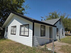 Building Photo - 608 E 8th St