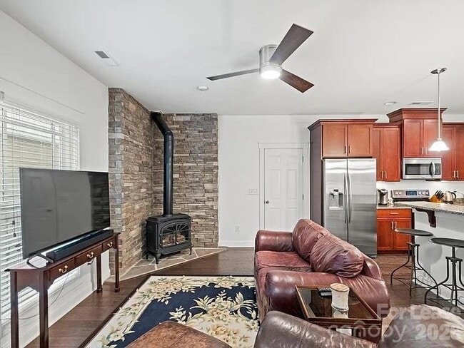 Building Photo - 20019 Lamp Lighters Way