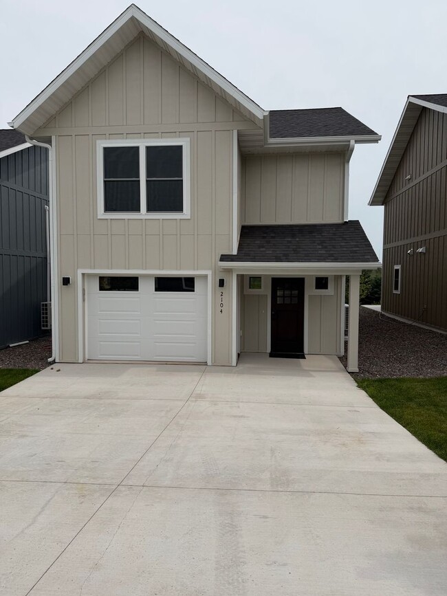 Building Photo - Available Now  Brand New Build 3 Bed 2.5 Bathrooms