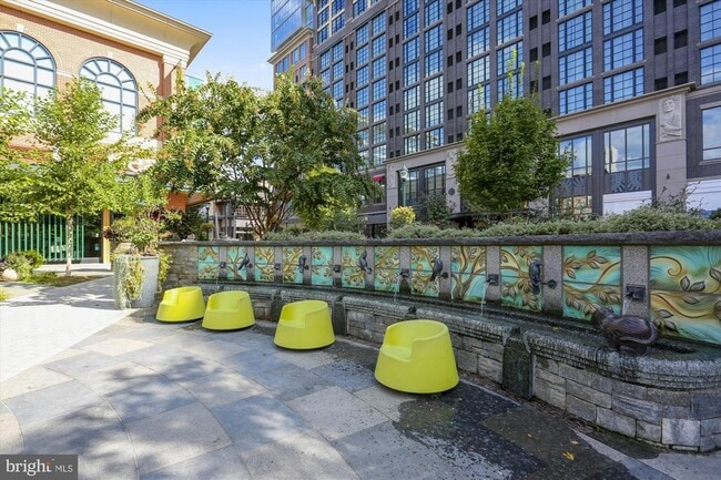 Building Photo - 930 Rose Ave