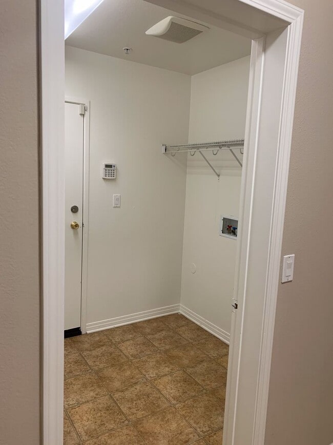 Building Photo - Riverpark Community