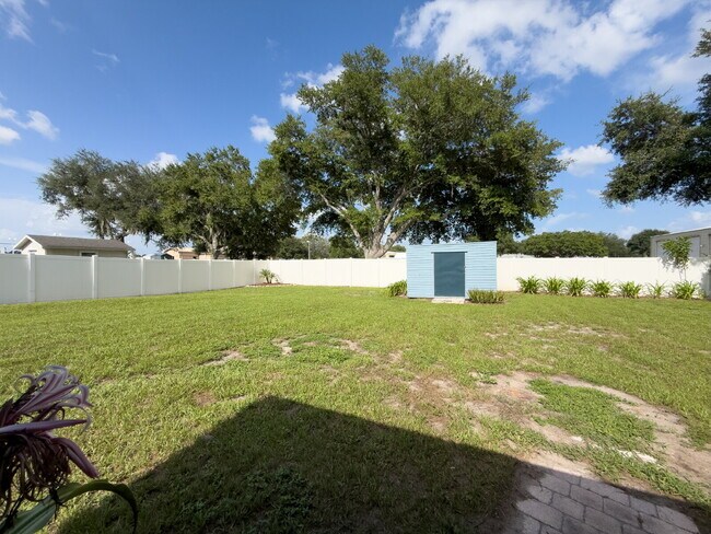 Building Photo - 3 Bed | 2 Bath | 1,200 Sq Ft Single-Family Home  RENT NOW WITH ZERO DEPOSIT on a 12-month lease!