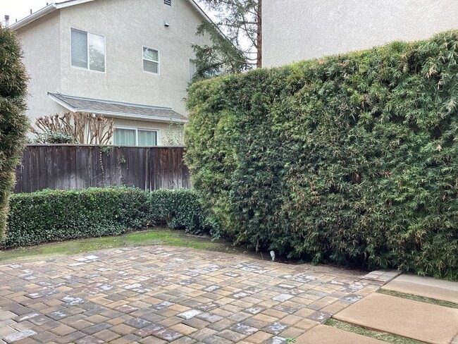 Building Photo - 741 W Barcelona Ln