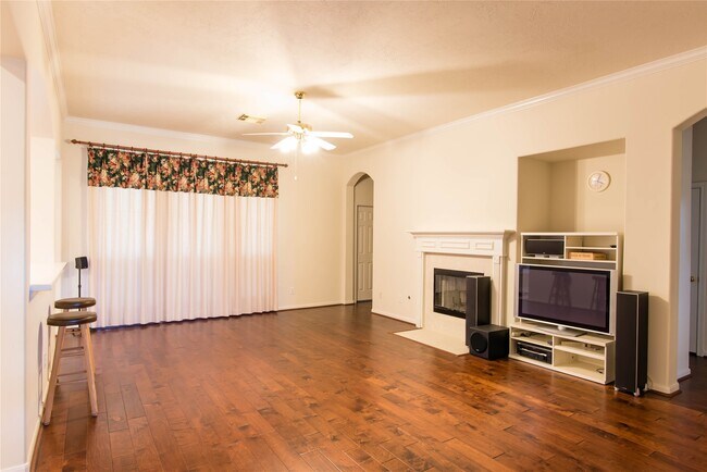 Building Photo - 9115 Sunny Ridge Dr