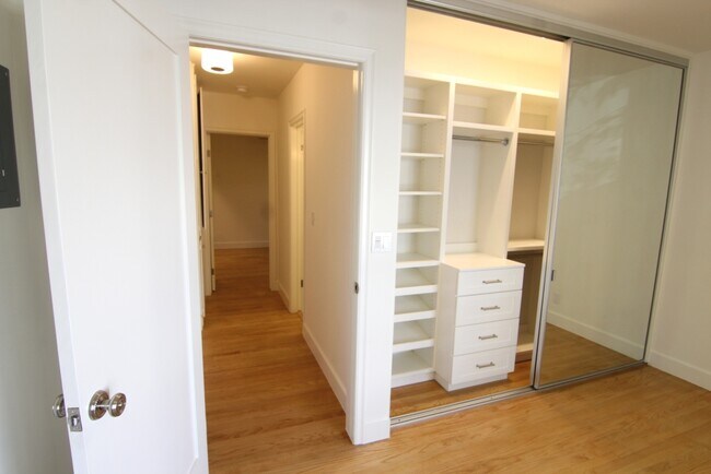 Building Photo - 1523 S Wooster St