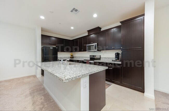 Building Photo - 506 Longmeadow St