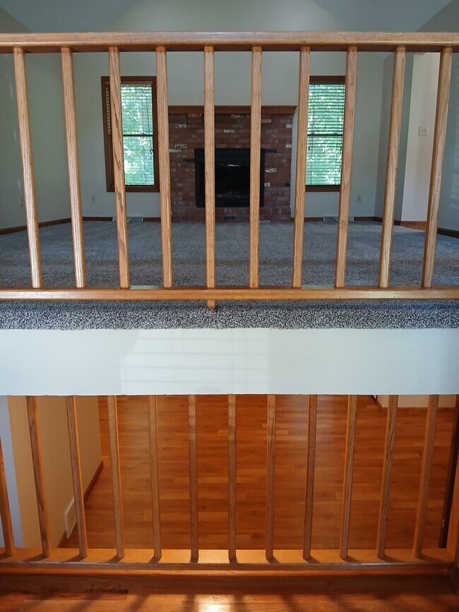 Building Photo - 3 bedrooms, 2.5 bathrooms, 2 car garage, with bonus flex room!