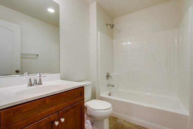 Building Photo - Beautiful Sky Ranch home with Spectacular Views!