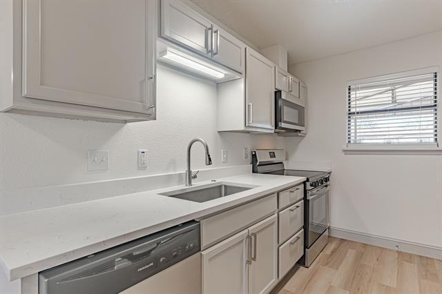 Building Photo - 1201 SE 11th Ave