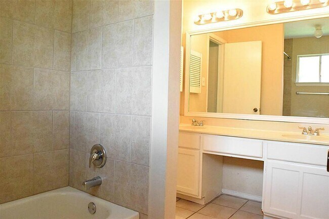 Building Photo - 4406 Owens Creek Ln