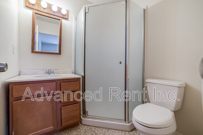 Building Photo - 10 Watkins Glen Ct