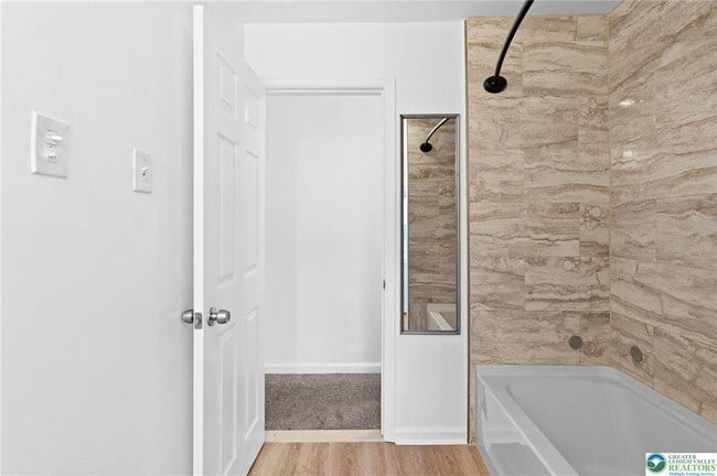 Building Photo - 921 Ridge St