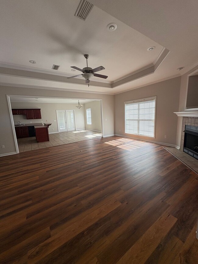 Building Photo - Cotton Creek!!!