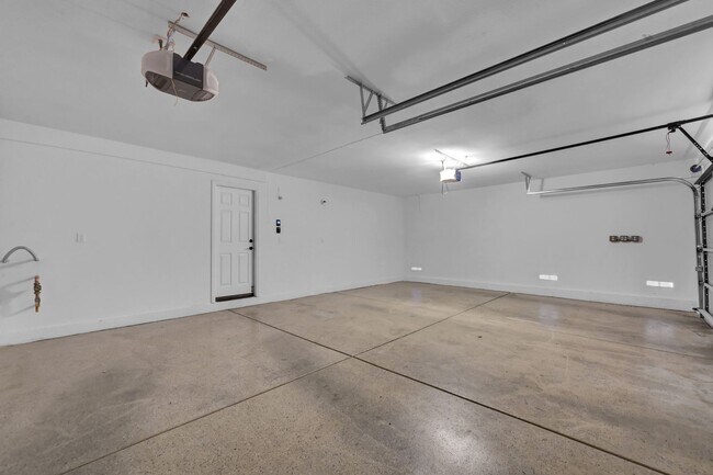 Building Photo - A Fabulous 4 Bedroom Home with a Sparkling Pool!!!