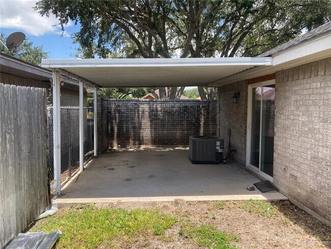 Building Photo - 30 Ash Cir