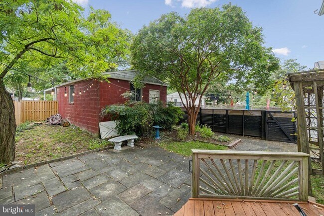 Building Photo - 2439 Monroe St NE