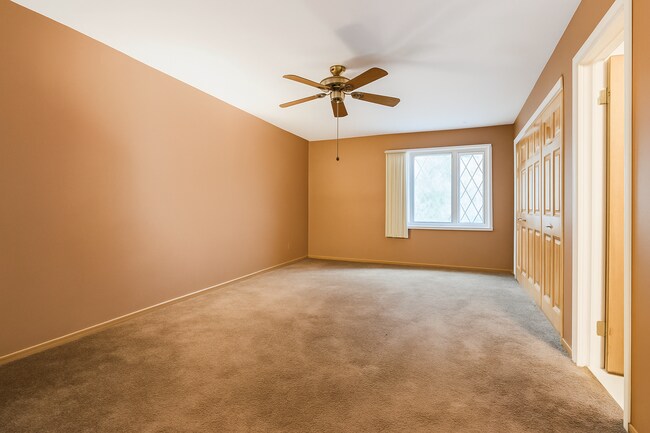 Building Photo - 110 Green Meadow Ct