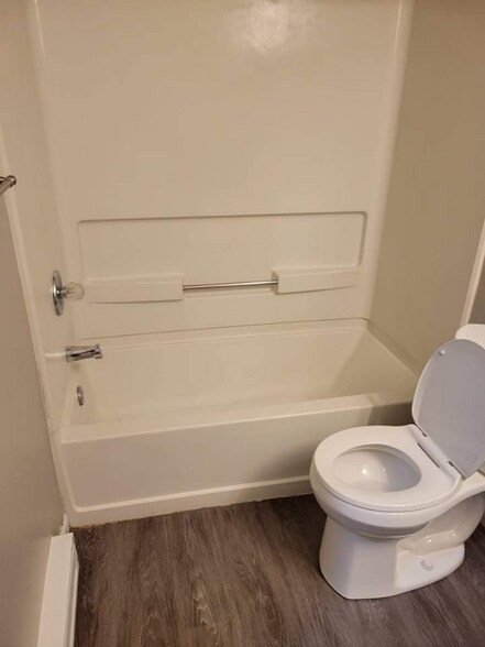 Building Photo - 505 N Main St