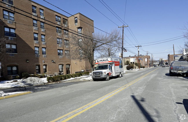 Building Photo - Carucci Apartments