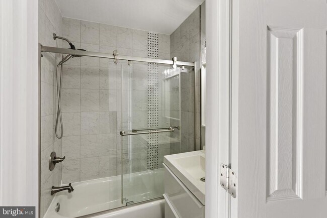 Building Photo - 5105 New Hampshire Ave NW