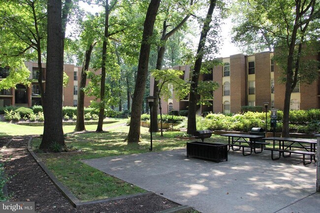 Building Photo - 3360 Woodburn Rd