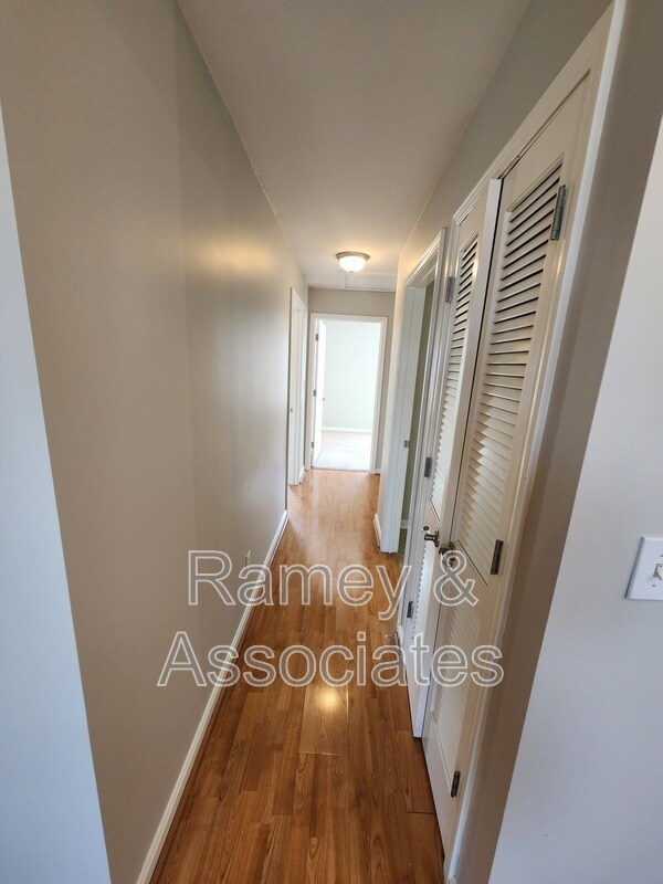 Building Photo - 3802 Falcon Crest Dr