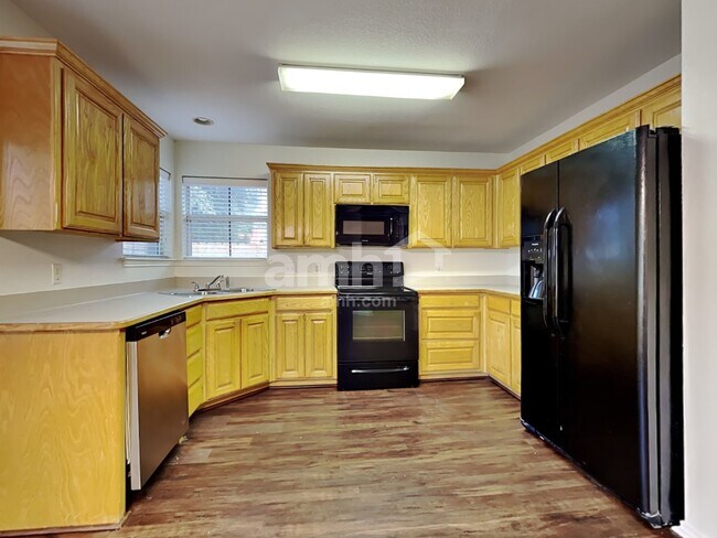 Building Photo - 150 Adams Dr