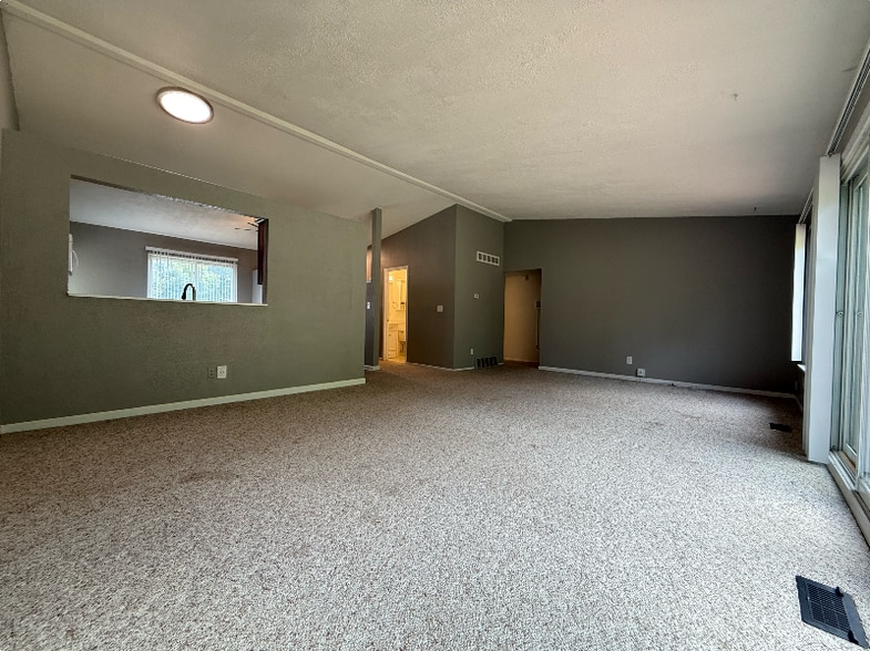 Building Photo - 4305 Old Castle Cir