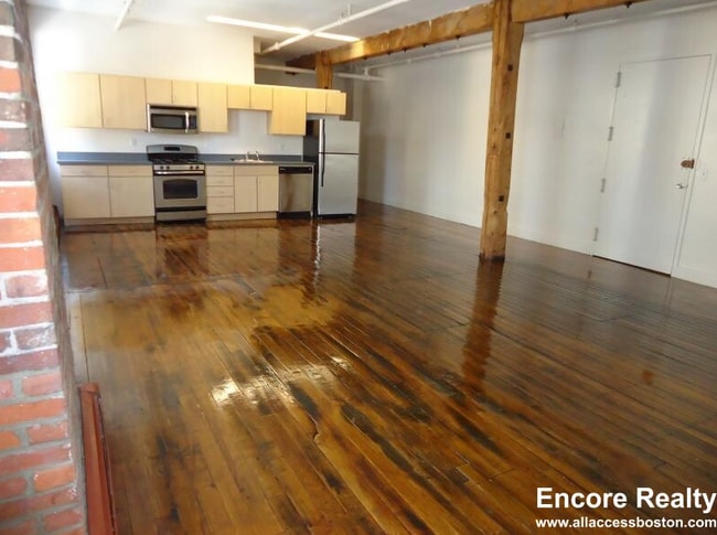 Building Photo - 804 Tremont St